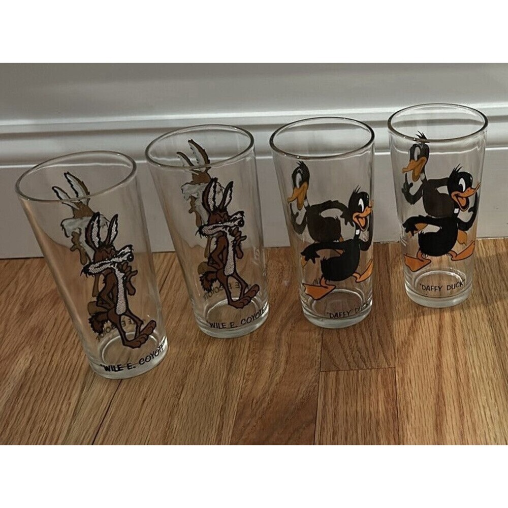 Set Of 4 Daffy Duck & Wile E Coyote Pepsi Collector Warner Bros. 1973 Glasses​